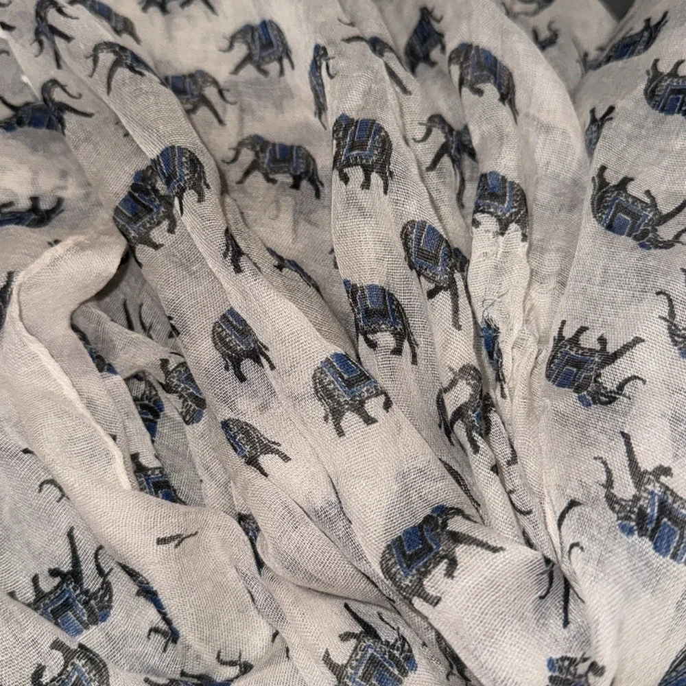 Elephant print infinity fashion scarf. NWOT.
